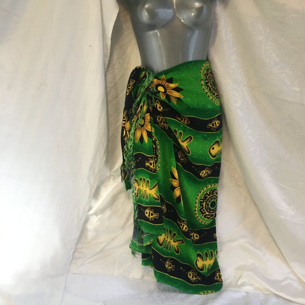 Women's Beach Sarong Wrap Tie Scarf Green Yellow Fish Design Fringe 50” x 36”